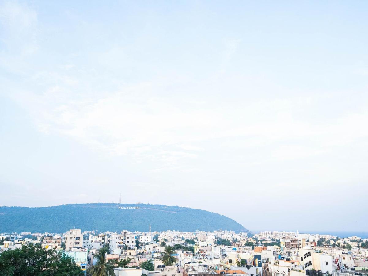 Oyo 74206 Ssr Residency Ξενοδοχείο Βιζαχαπατνάμ Εξωτερικό φωτογραφία